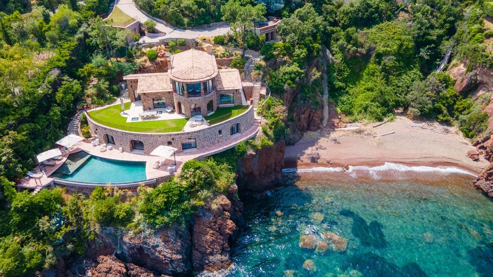 Refined Paradise Coast, luxury villa for rent in French Riviera