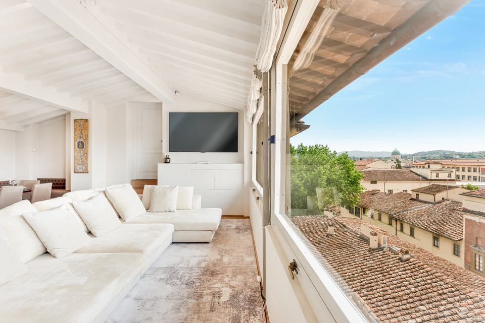 Borgo in Bloom · Florence
