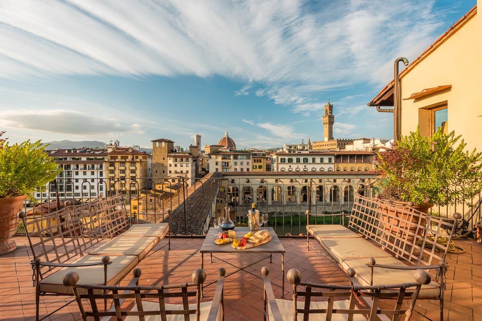 Above the Arno, luxury apartment for rent in Tuscany