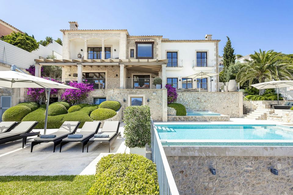 Bougainvillea in Blue, villa de lujo en alquiler en Mallorca