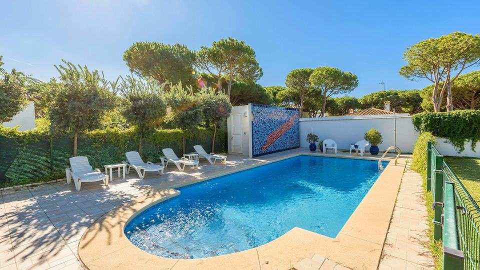 Pine Leaf Breeze, luxury villa for rent in Cádiz