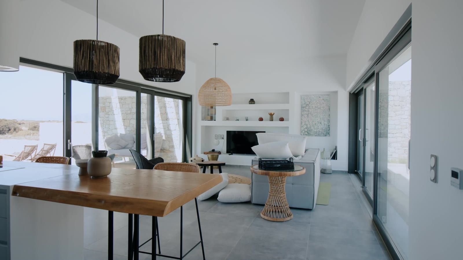 Salón luminoso de una vivienda de lujo — Horlux & Emuna